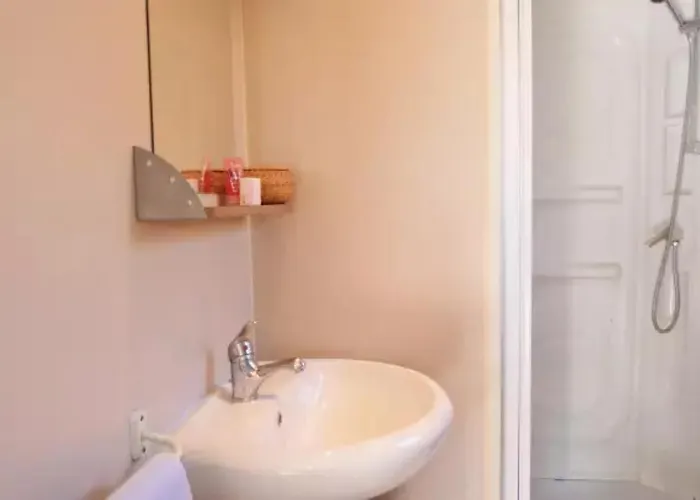 - Eebaeb * Hyères